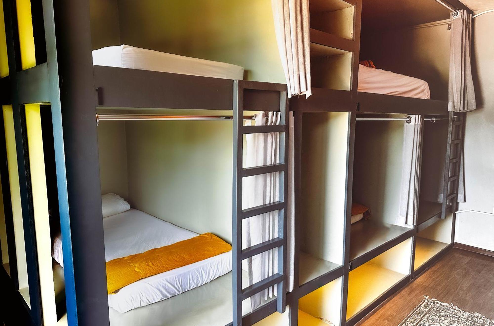 Arch Dormitorio Cenang Пантай Ченанг Екстериор снимка